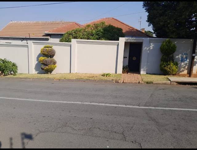 4 BEDROOM HOUSE FOR SALE IN SYDENHAM
